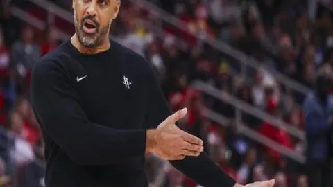 坚如磐石的伊万！18强赛已现8位教练更迭，两支球队教练易主！